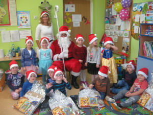 grupa "Motylki" ze św. Mikołajem